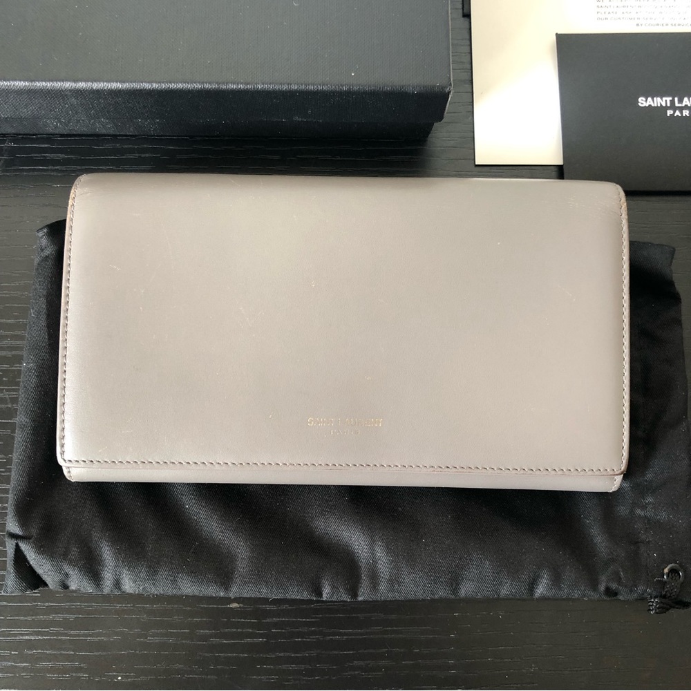 Saint Laurent Essentials Minimalist Grey YSL Wallet - Picture 2 of 15